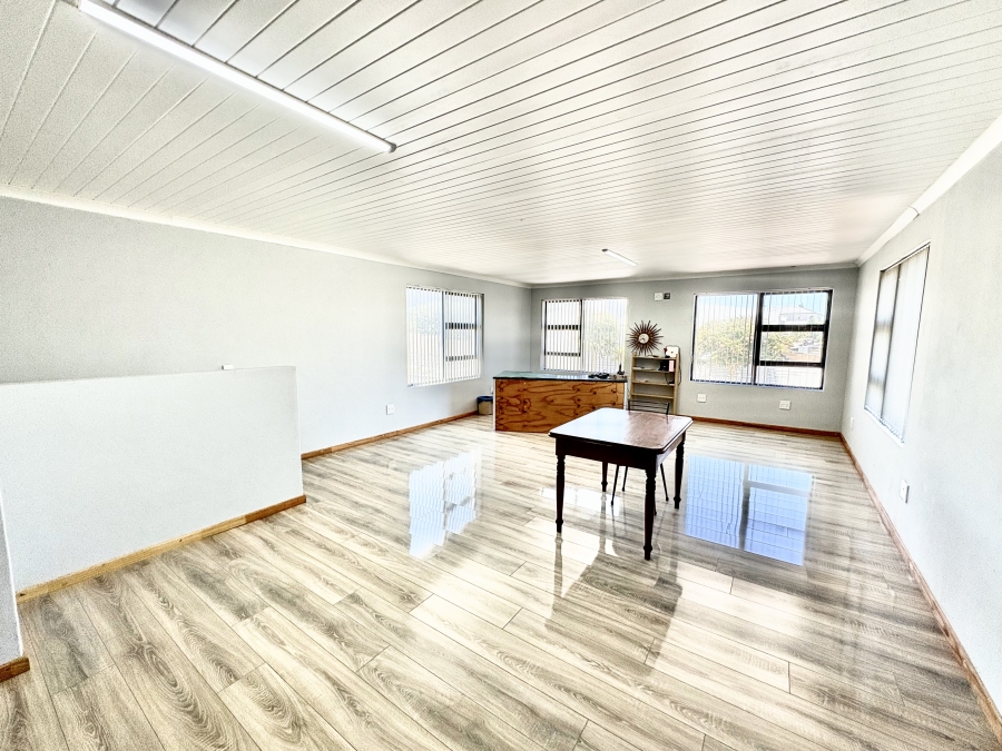 4 Bedroom Property for Sale in Pearl Bay Western Cape